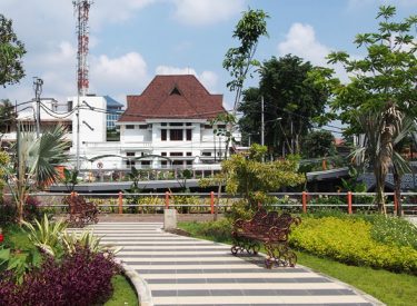 Jl. Tunjungan to Jembatan Ratna (bridge), Indonesia